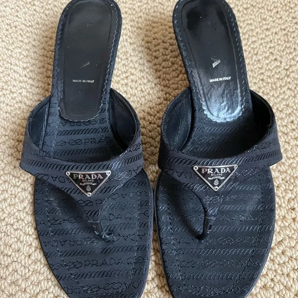 Prada Vintage Black Logo Toe-Post Sandals - Picture 2 of 16